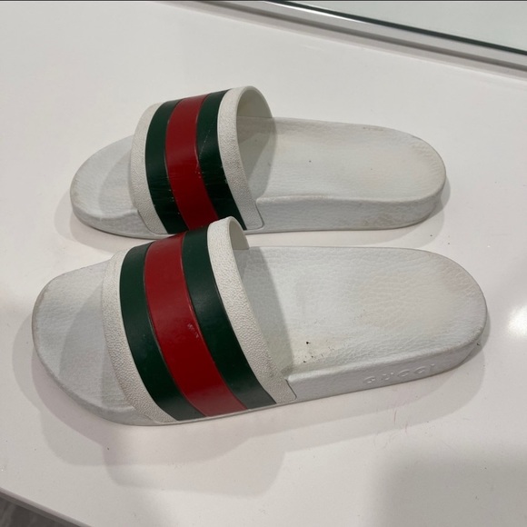 White Gucci slides - Picture 2 of 3